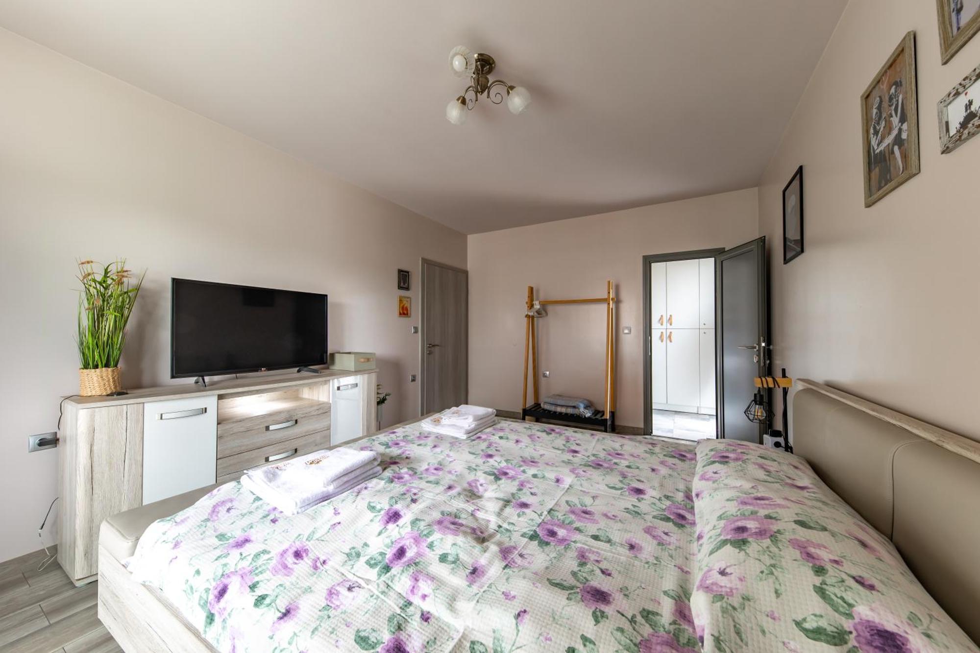 Happy Town Apartments Veliko Tarnovo Luaran gambar